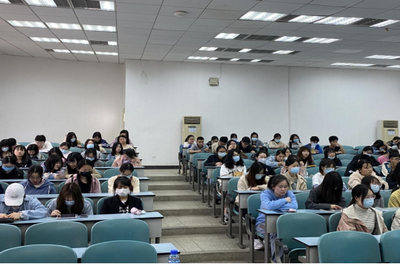 精准定位 成功就业--我院开展大学生就业指导讲座