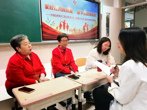 11个咨询组,教育专家摆摊为家长答疑