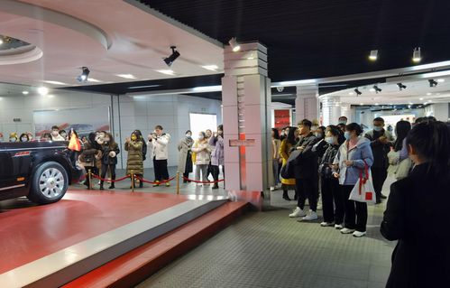 走进红旗展馆,感悟红色精神 文学院党委开展参观红旗文化展馆及蔚山工厂学习教育实践活动