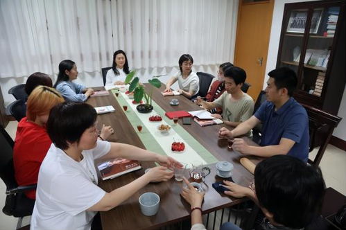 坚持四年，社区公益读书会再添教育咨询新助力